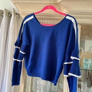 blue and white ruffled sleeve top size M
